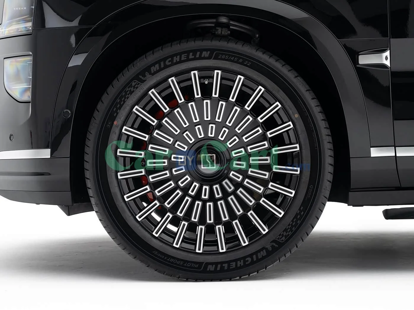 Forged orange calipers with six pistons 22inch