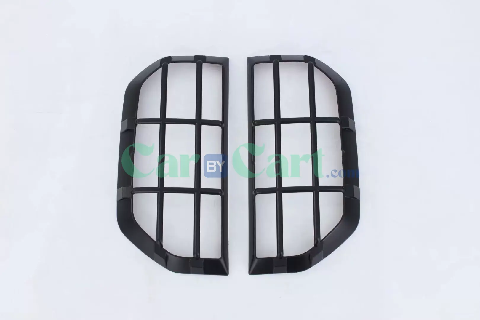 Leopard 5  accessories set outside